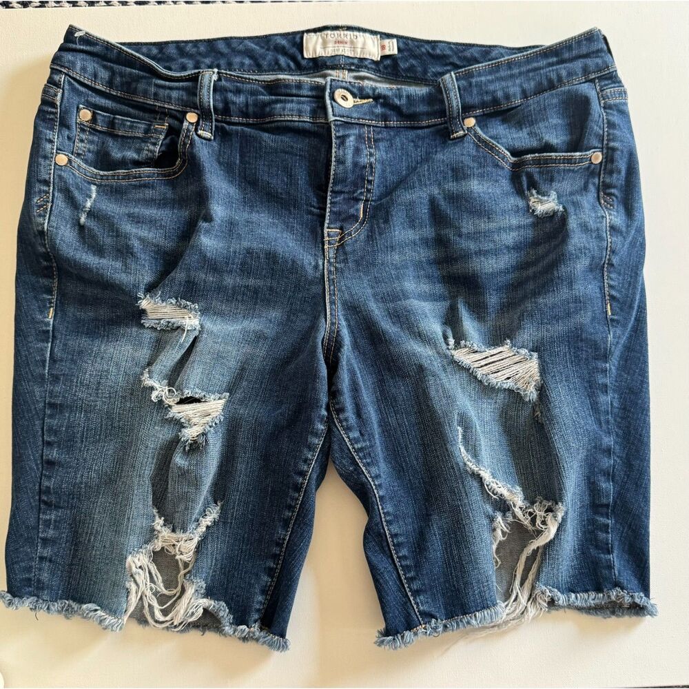 Torrid Denim Women’s Size 18 Distressed Cutoff Bermuda Shorts Frayed Hem 0039